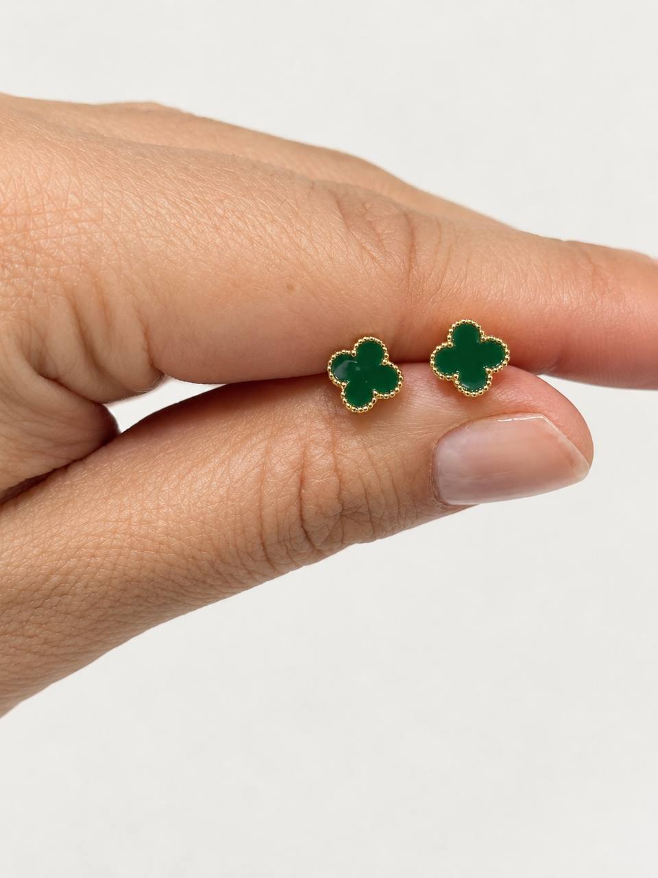 Arete trebol de 4 hojas verde