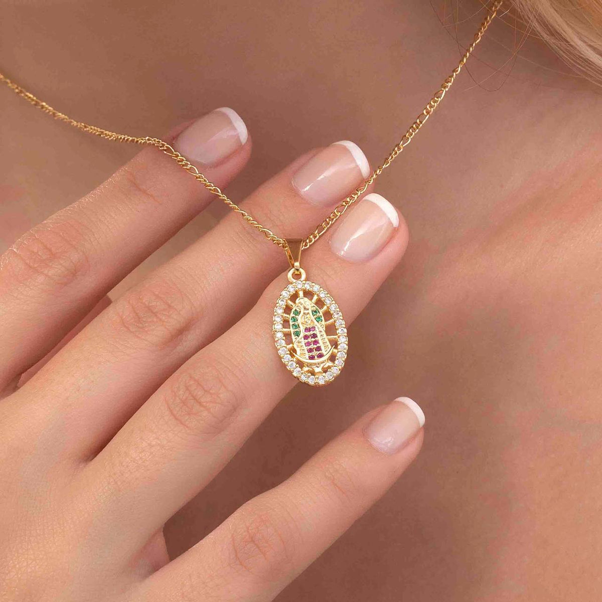 Dije Virgen Guadalupe Swarovski Medalla
