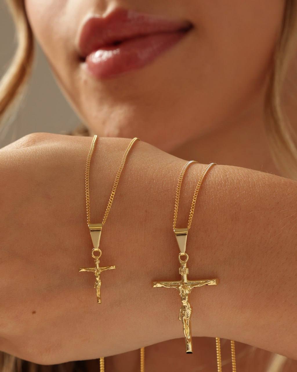 Dije cristo Inri pequeño