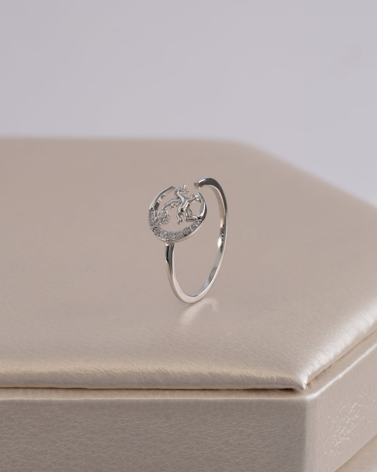 Anillo Unicornio y Luna en Plata 925 con Circonias